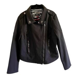 DOLLHOUSE OUTERWEAR, NWOT, BLACK POLYESTER JACKET. SIZE XL